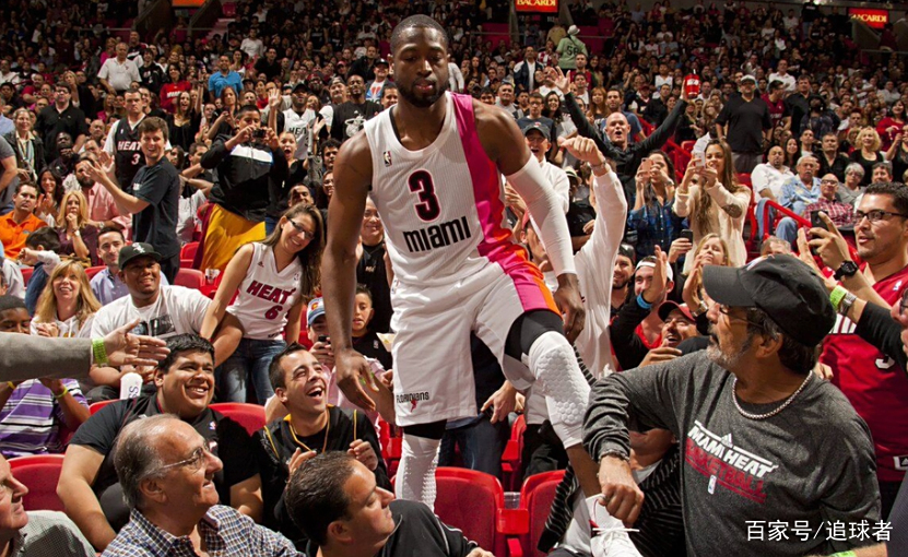 包含多特蒙德训练开放日，今晚外线爆发引欢呼，NBA季后赛在即，轮换策略成焦点的词条