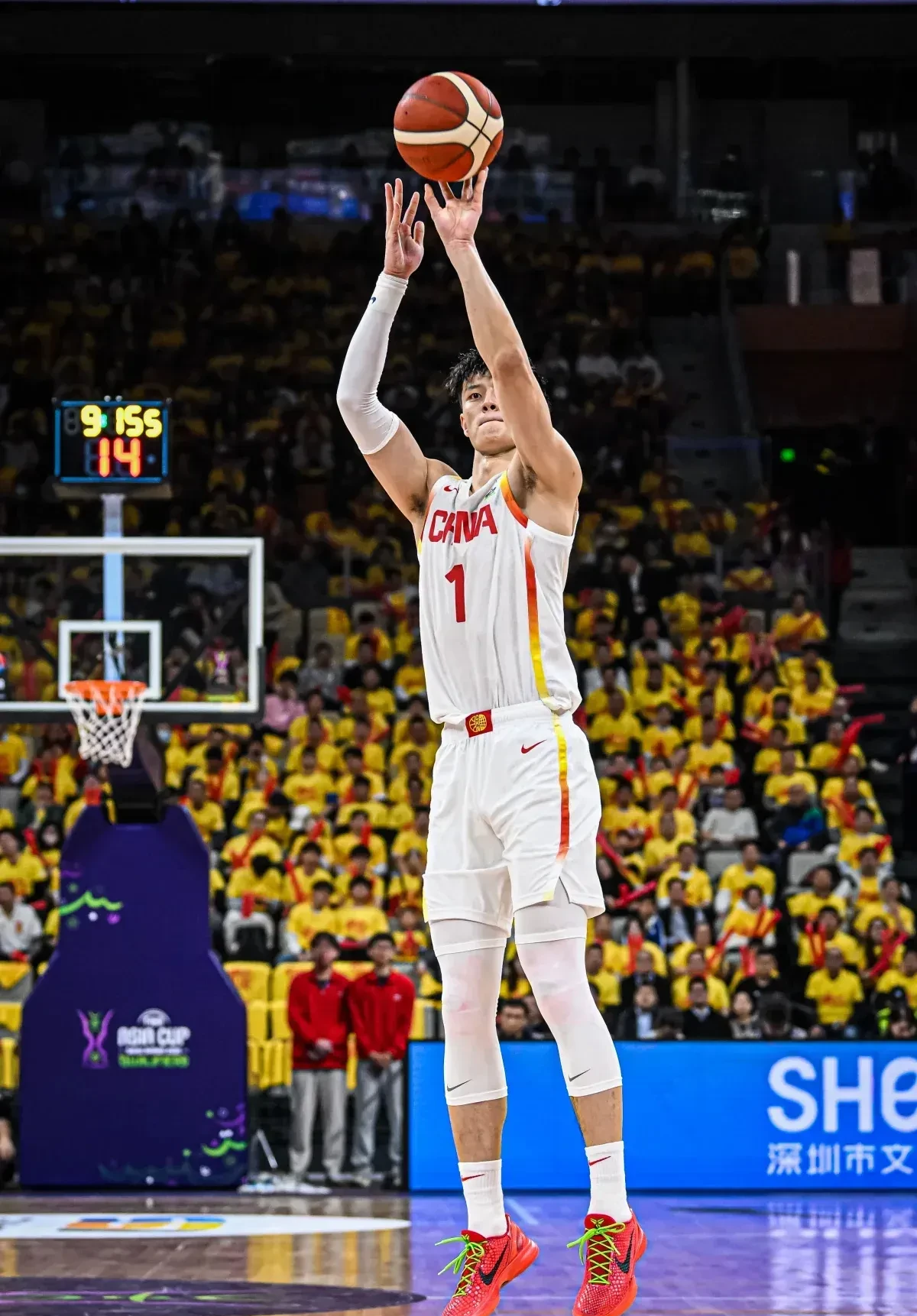 今晚广东宏远再遭质疑：社区盾节点到来；质疑声仍在；年轻球员得到机会 